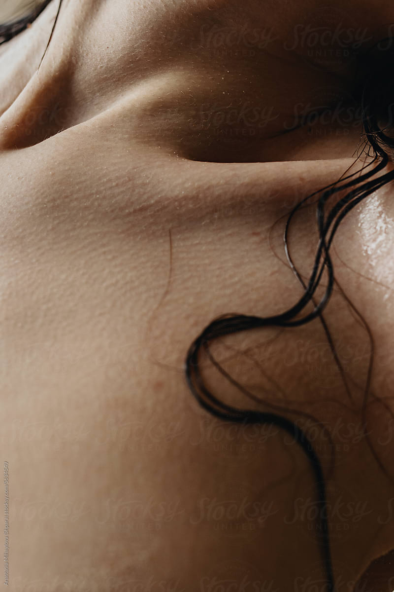 Closeup photo of woman\'s neck skin texture and collarbone