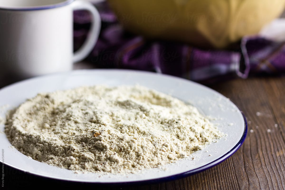 Organic flour with grains horizontal