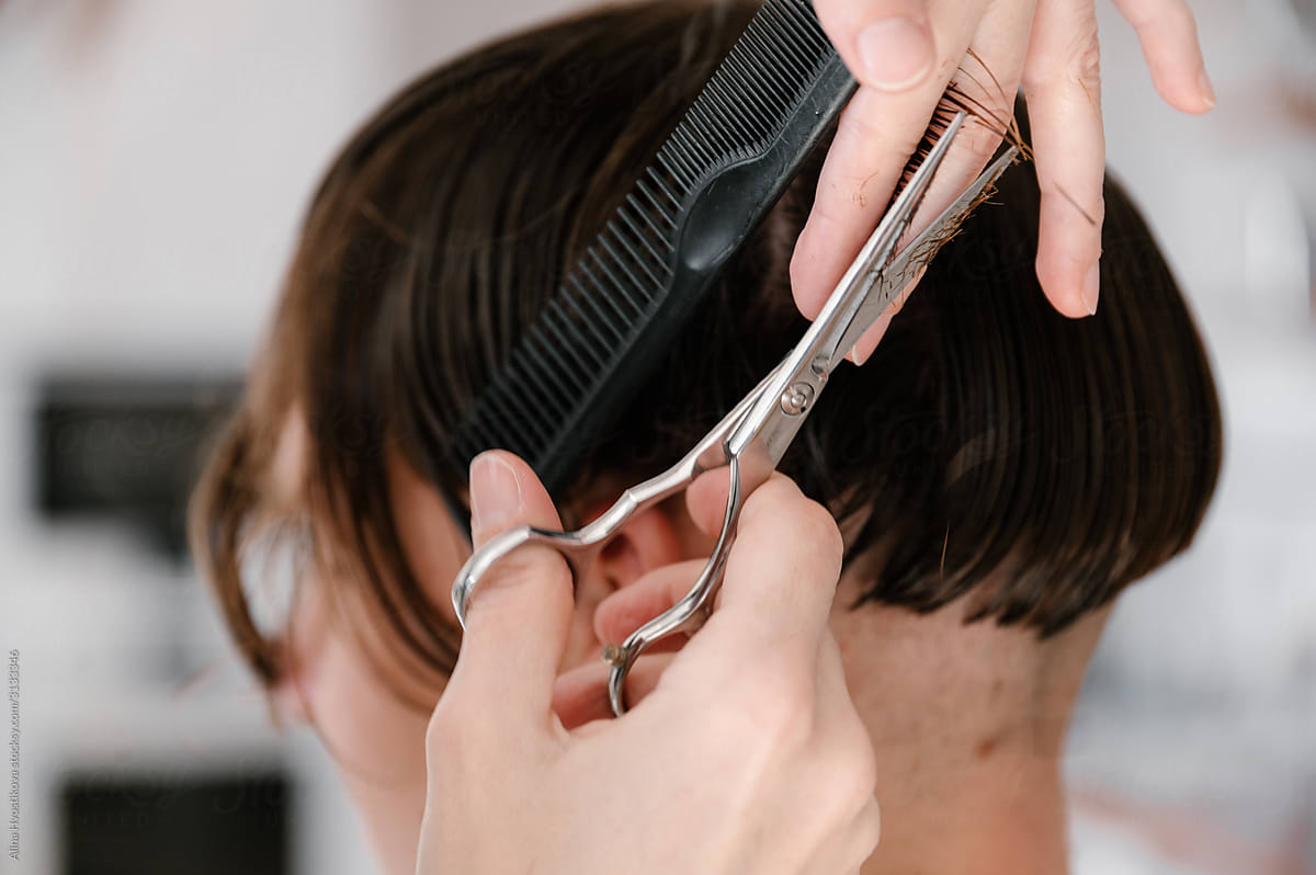 Cutting wet hair of a man