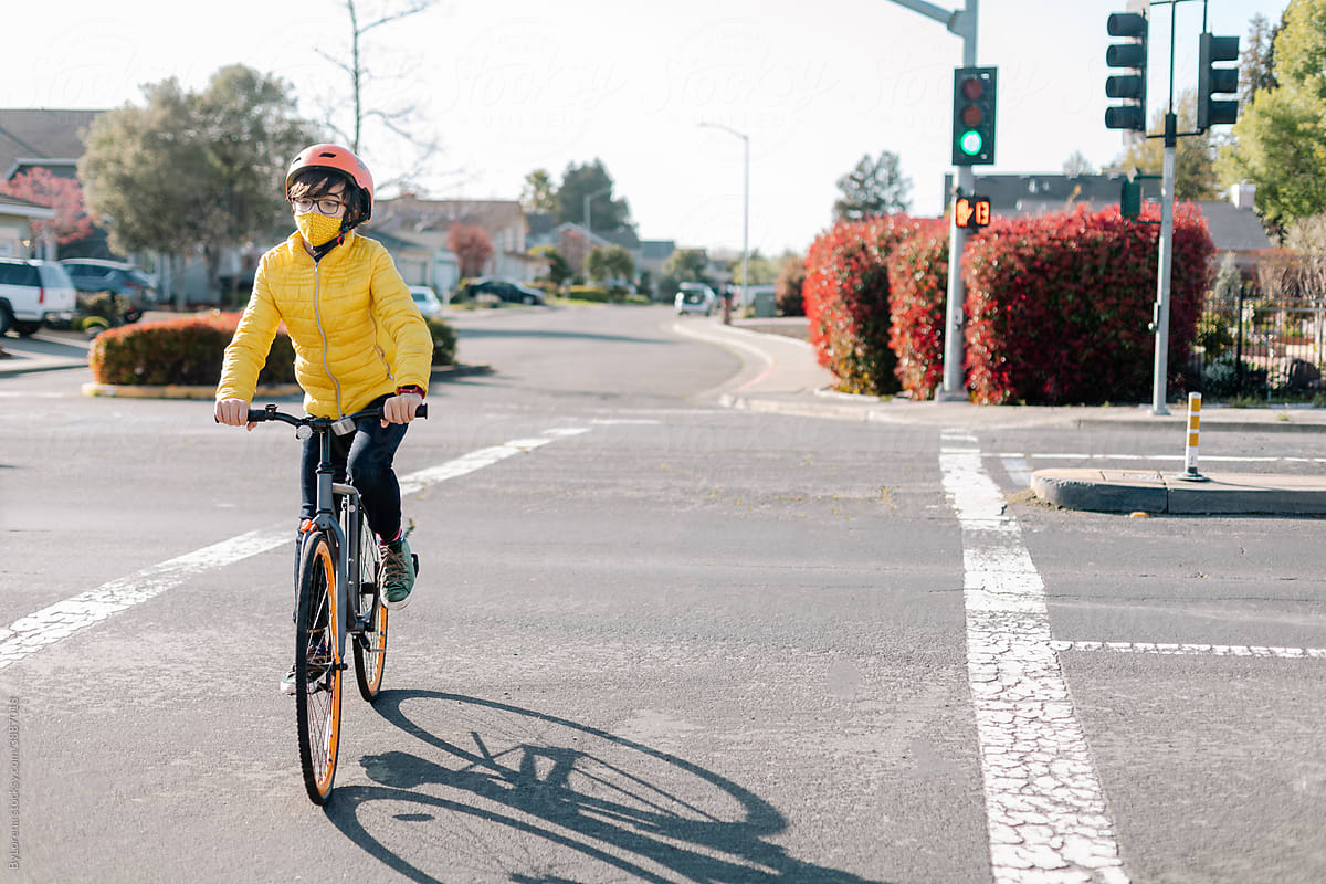 Teen boy riding fixie bike in city