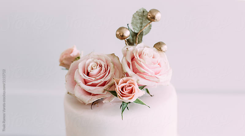 white elegant wedding cake