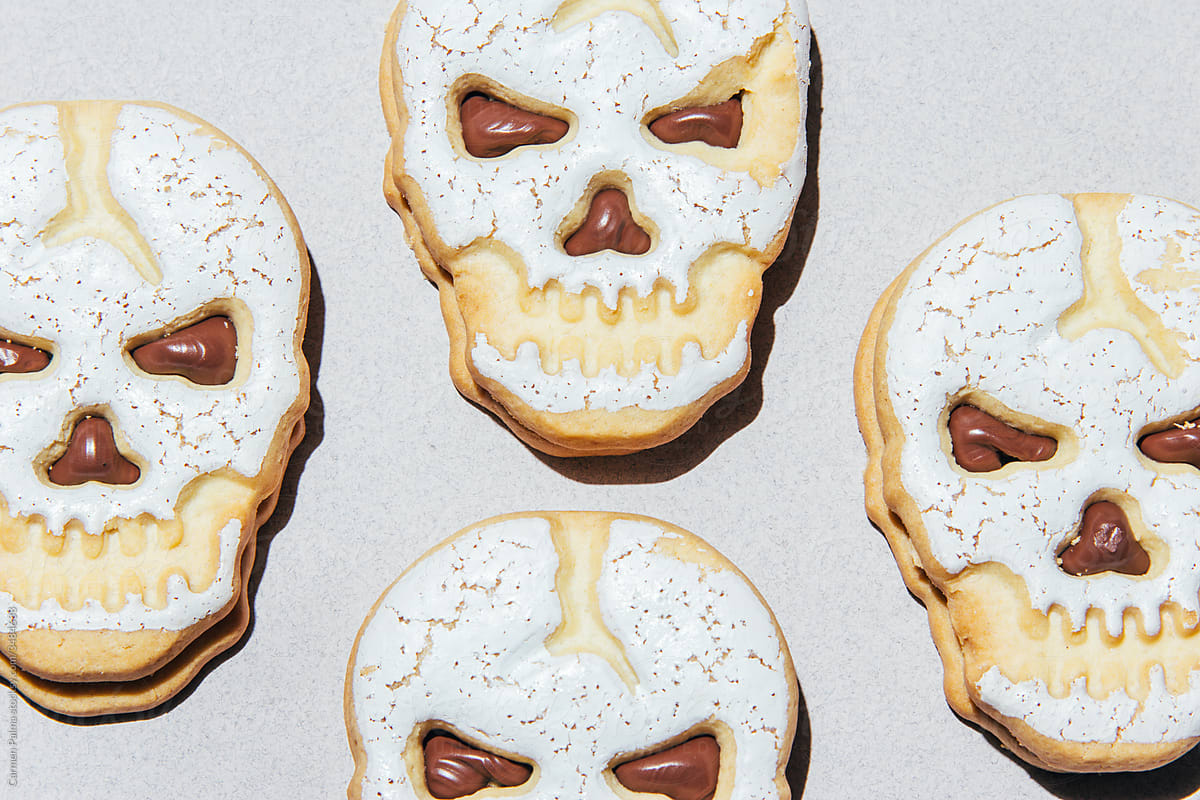 Halloween skull cookies