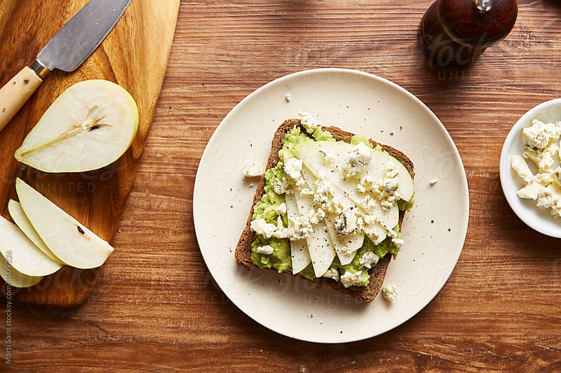 Avocado toast with pear and blue cheese