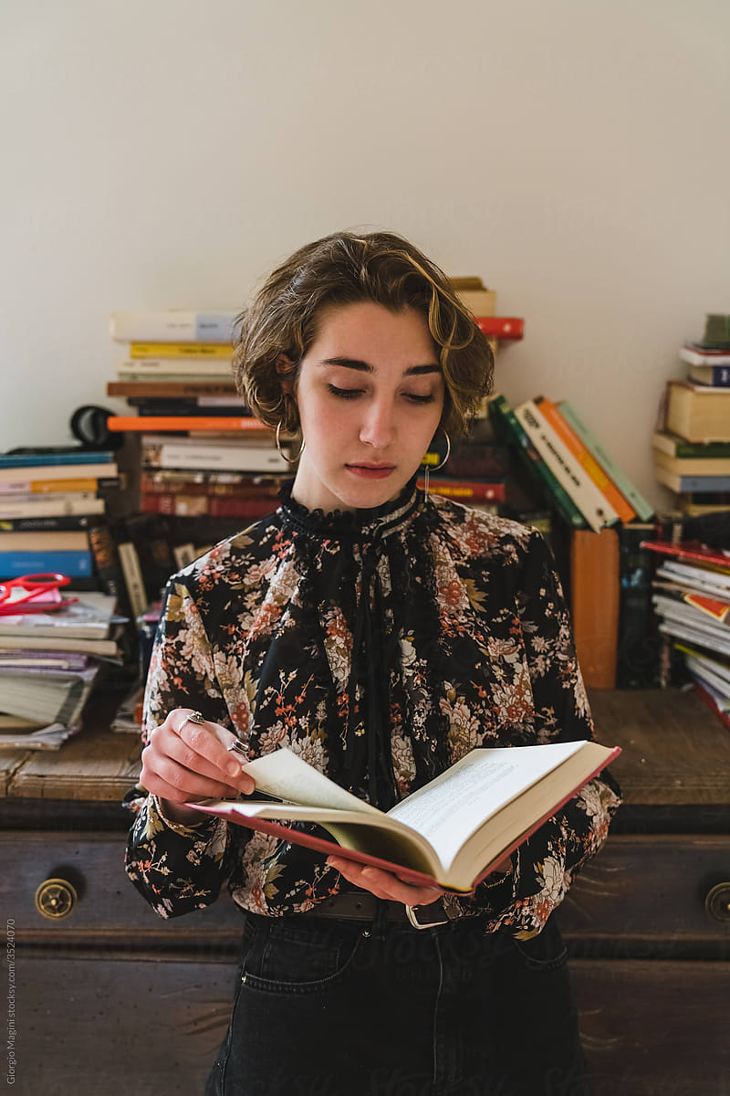 Young woman Portrait with Books