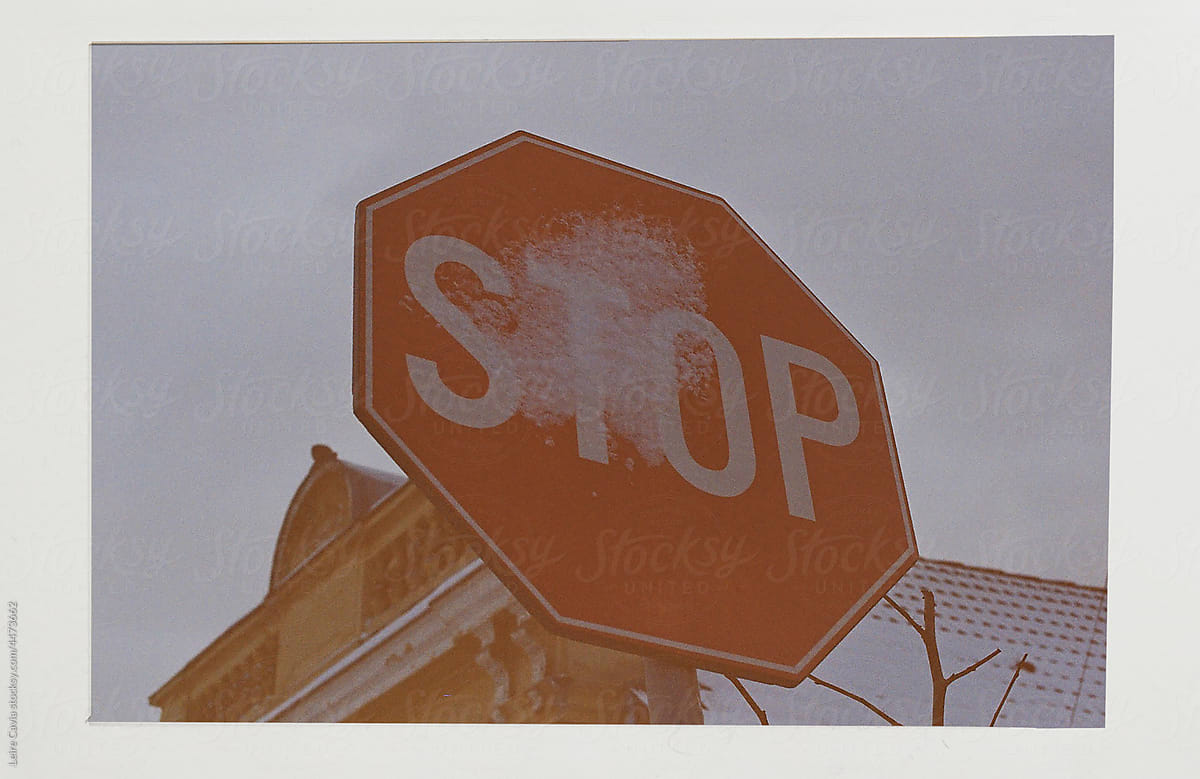 Analogical photo of a stop sign