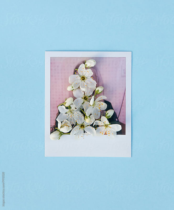 Polaroid print of best friends on a blue background with white flowers