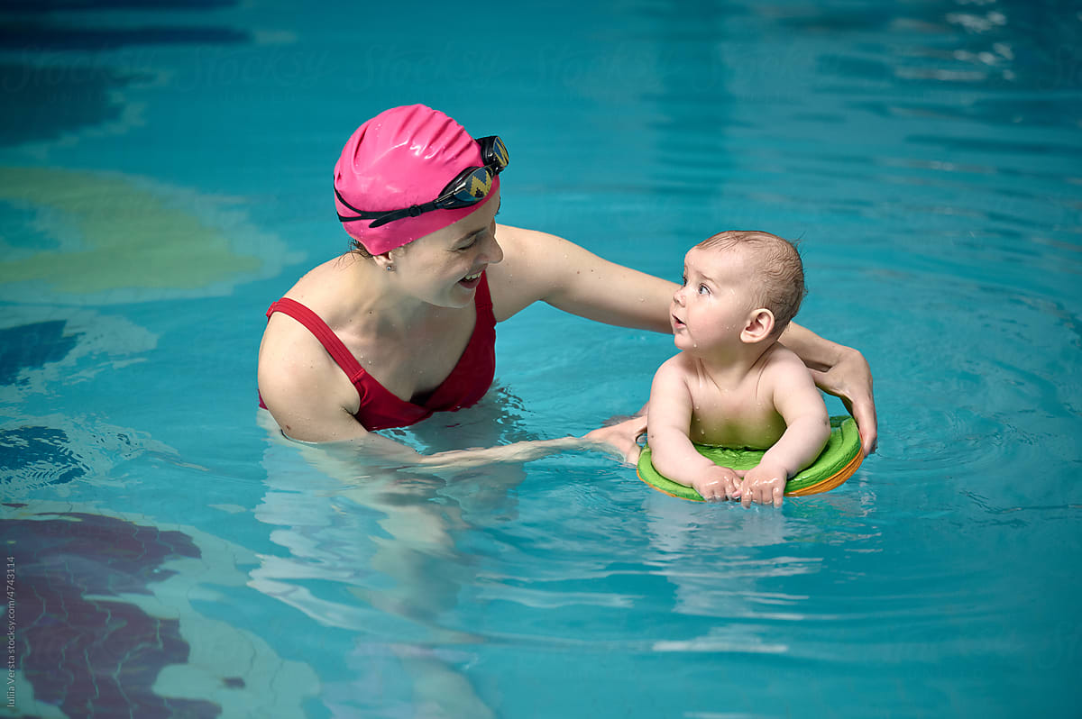 Teacher learn a baby to swim