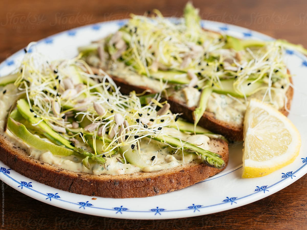 Fresh Asparagus Toasts