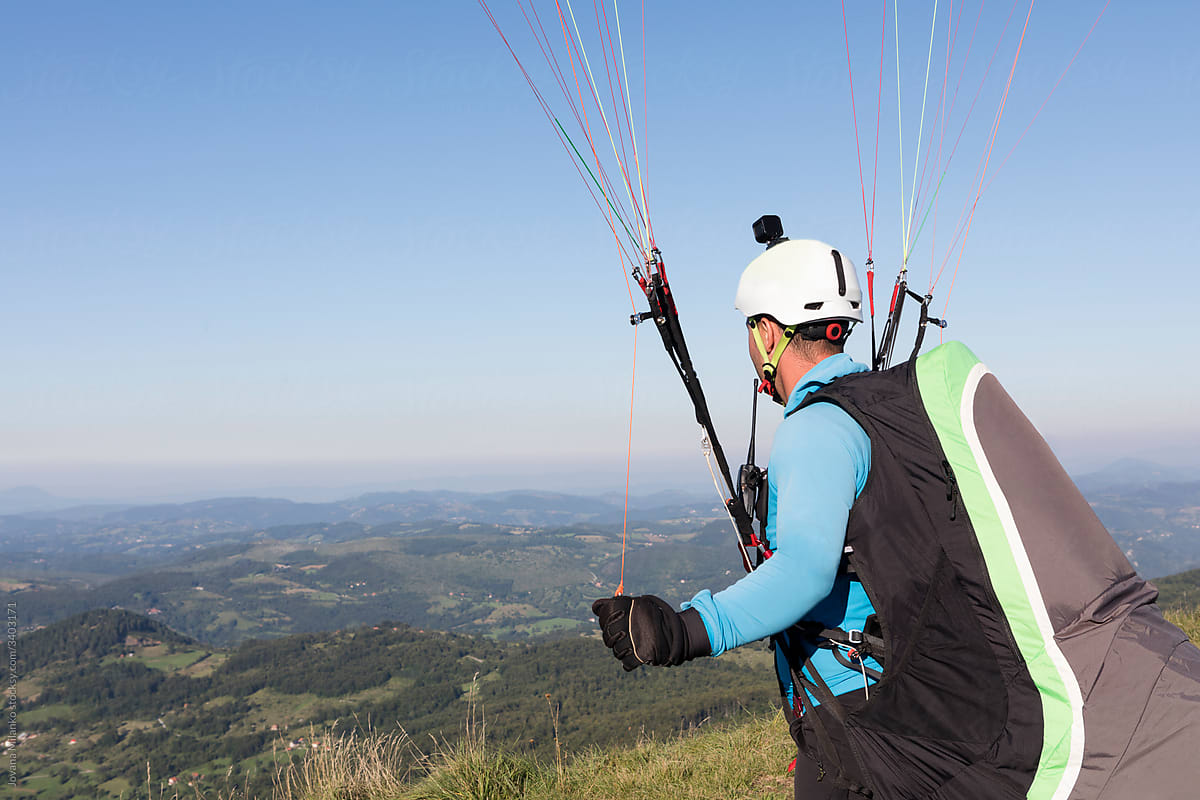 Anonymous paraglider