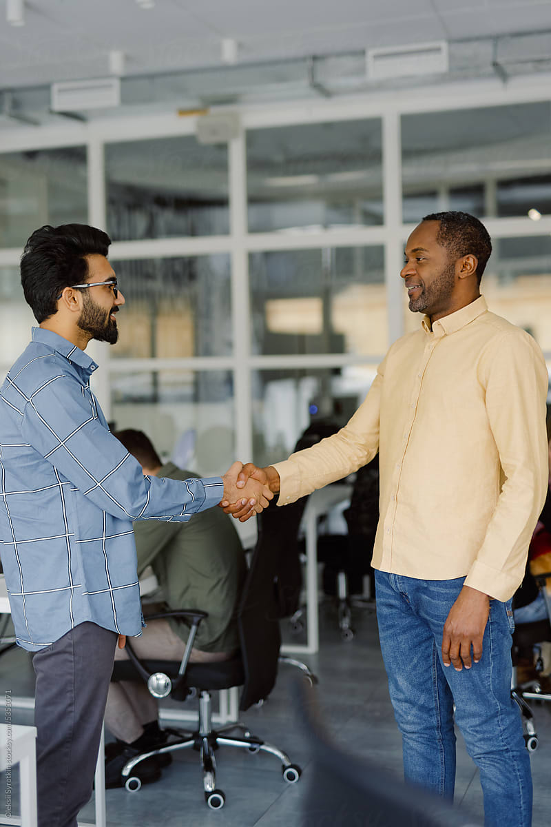 Partner agreement handshake job collaboration company