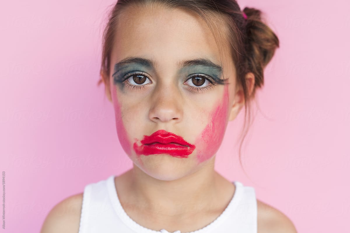 Lionel Green Street Vedhæftet fil Lav et navn A Seven Year Old Girl With Too Much Makeup On Her Face" by Stocksy  Contributor "Alison Winterroth" - Stocksy