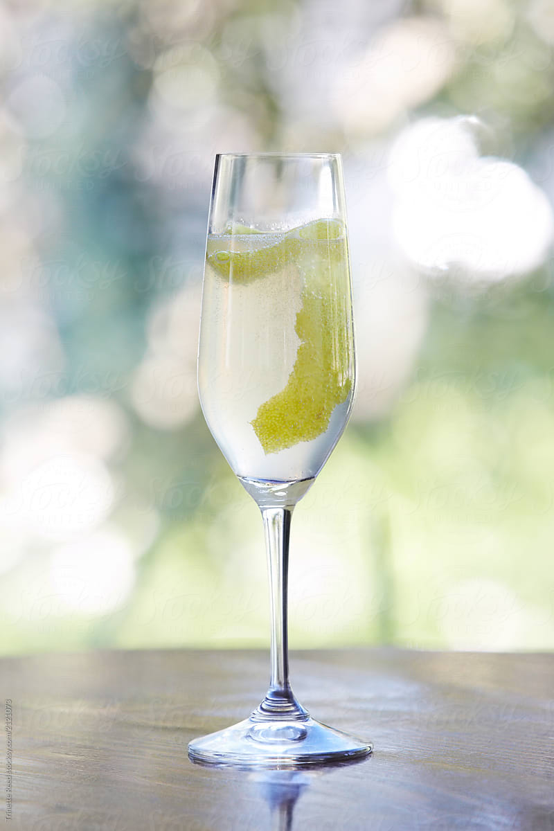 Gin and fresh lemon Champagne cocktail drink