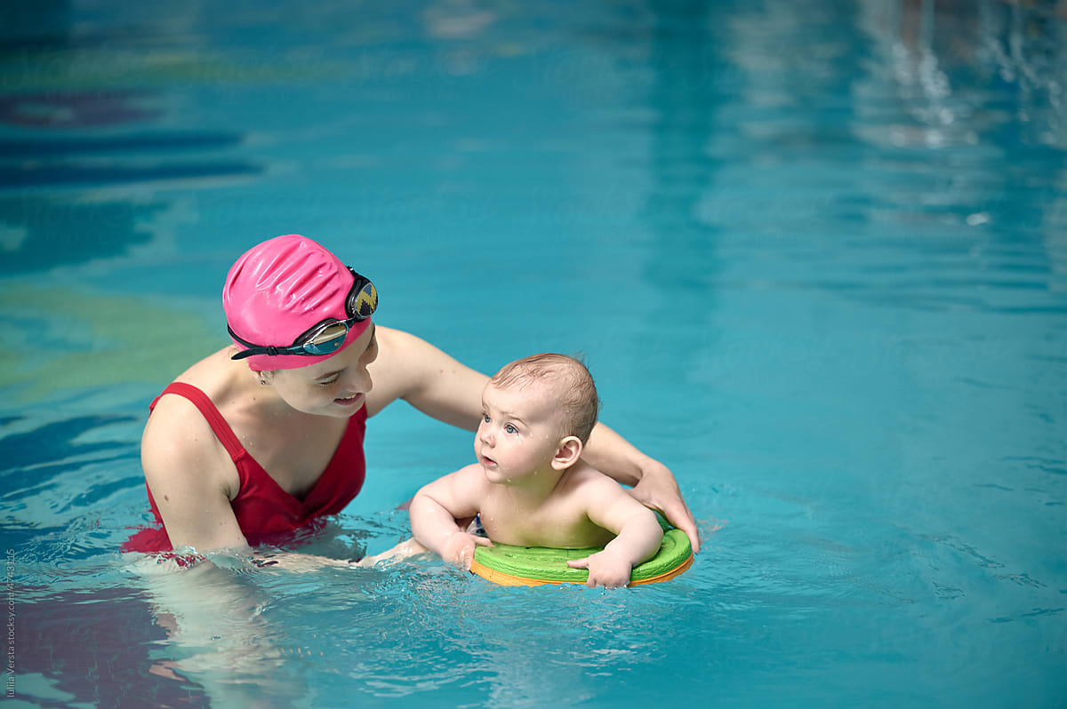 Teacher learn a baby to swim