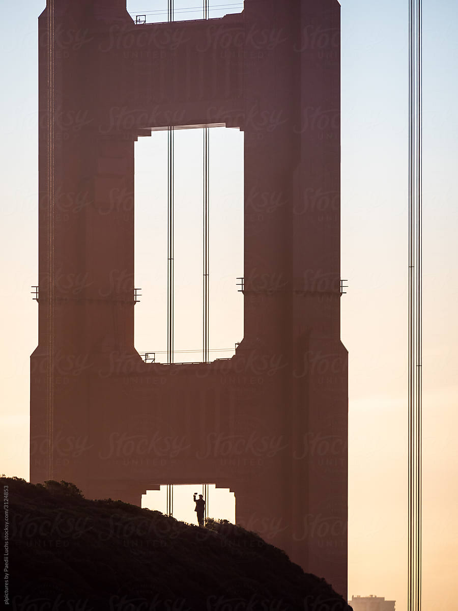 Silhouette of tourist in front of the golden gate bridge