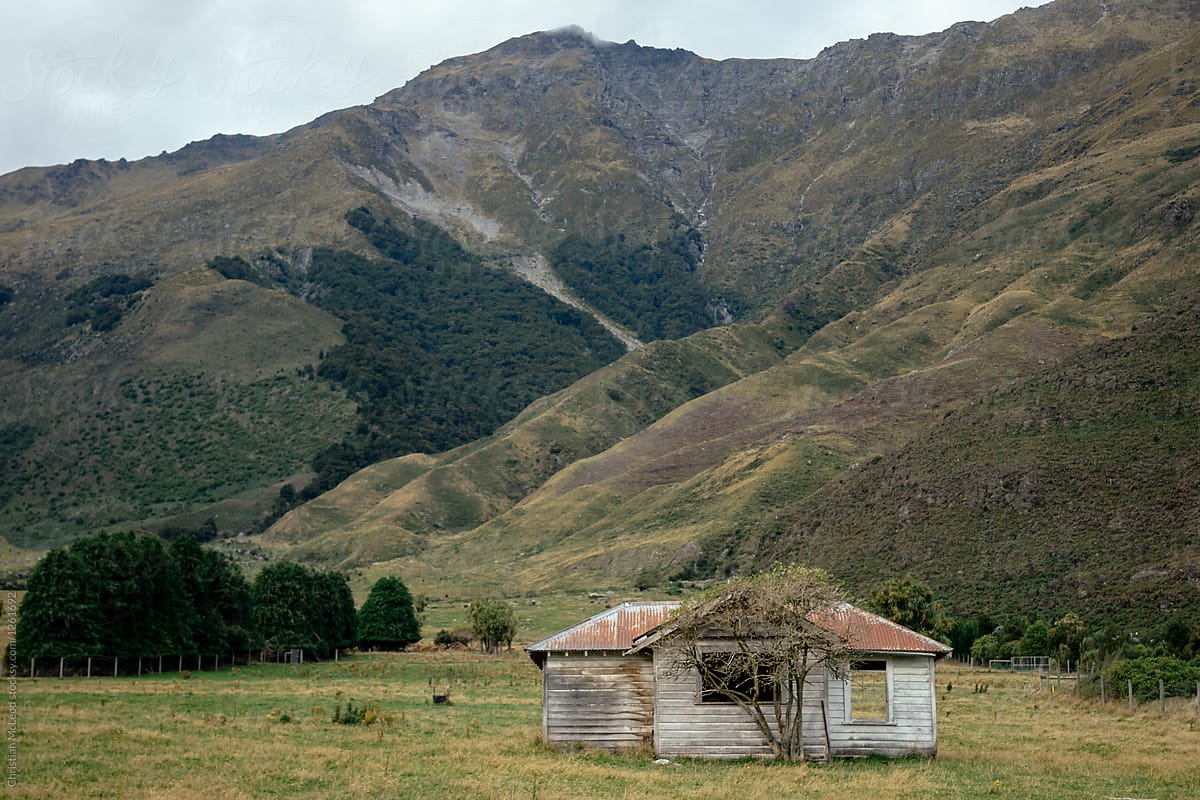 An empty house in the hills