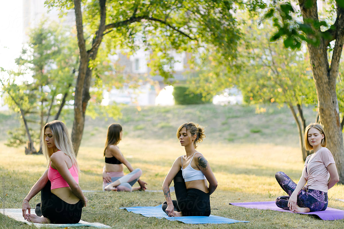 group yoga class with an instructor in the park
