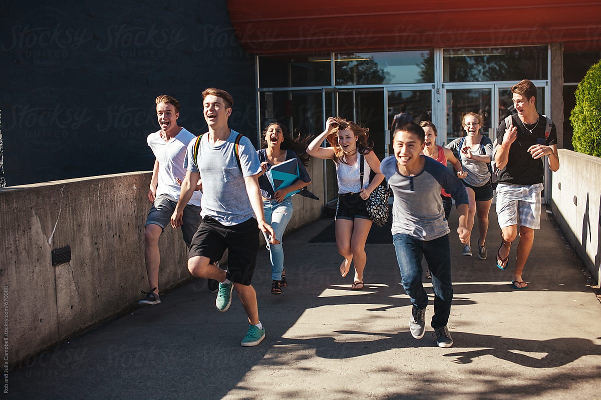 Group Of High School Teens Running Out Of School On Last Day PorRob And 