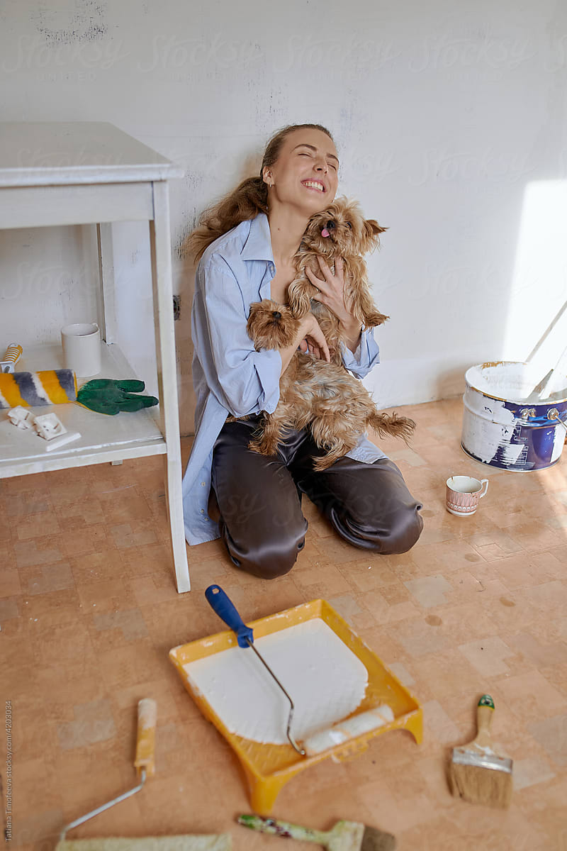 a girl on the background of repairs with dogs