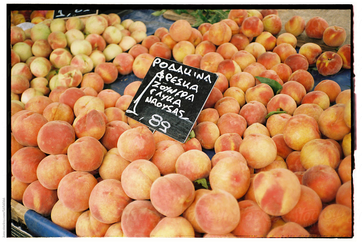 Peaches fruit market