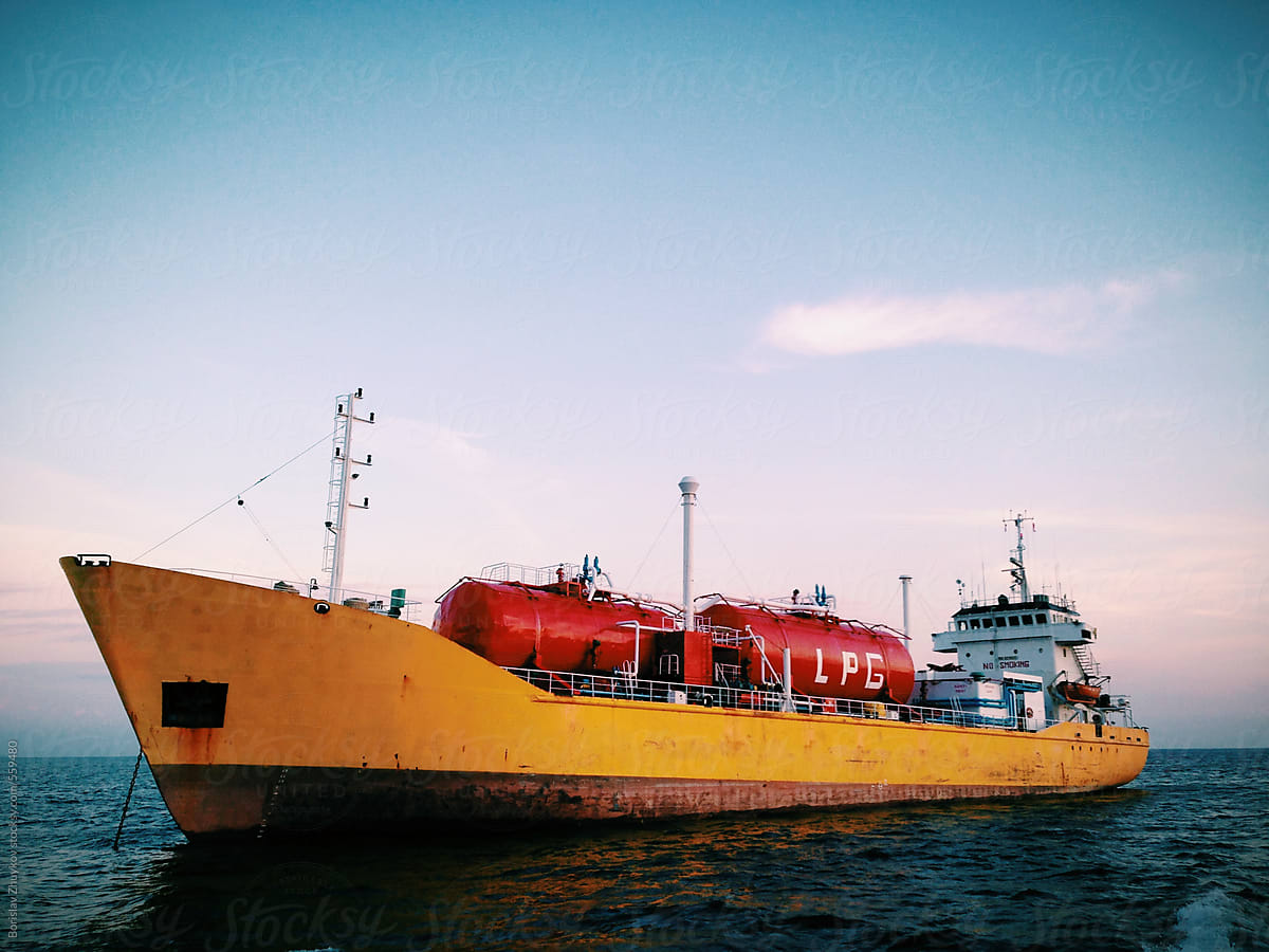 Ship transporting LPG