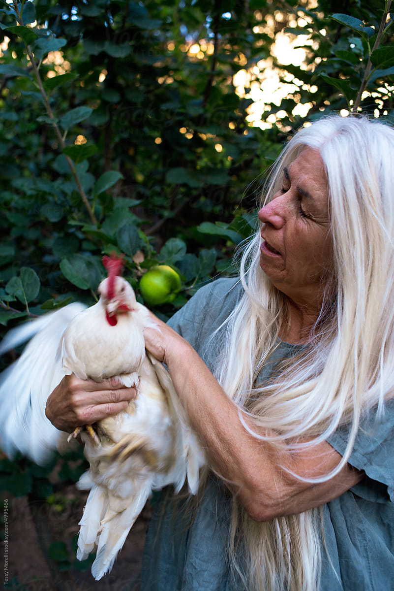 Funny moment between a senior woman and her chicken friend