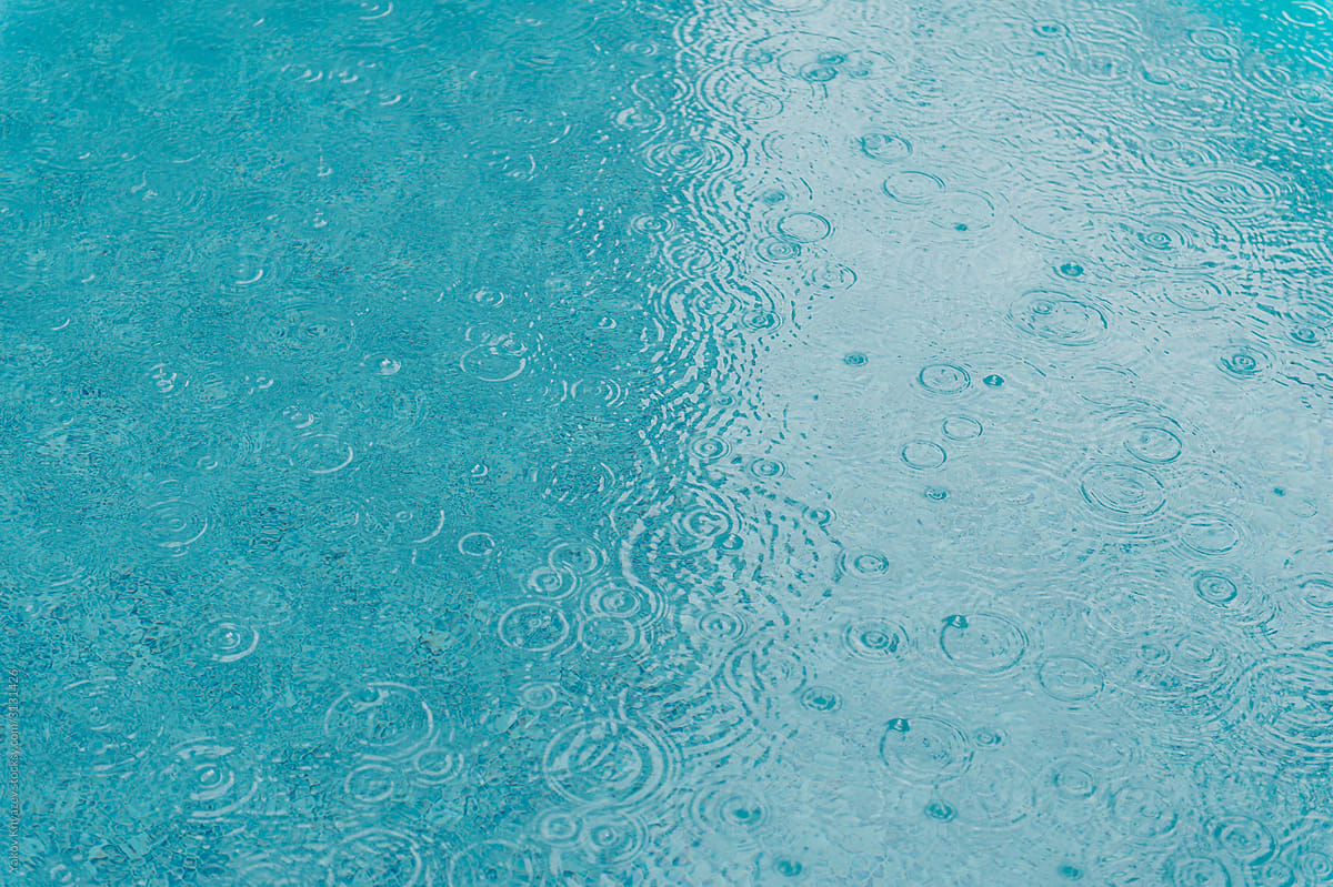 Circles from the rain drops on the water in the pool