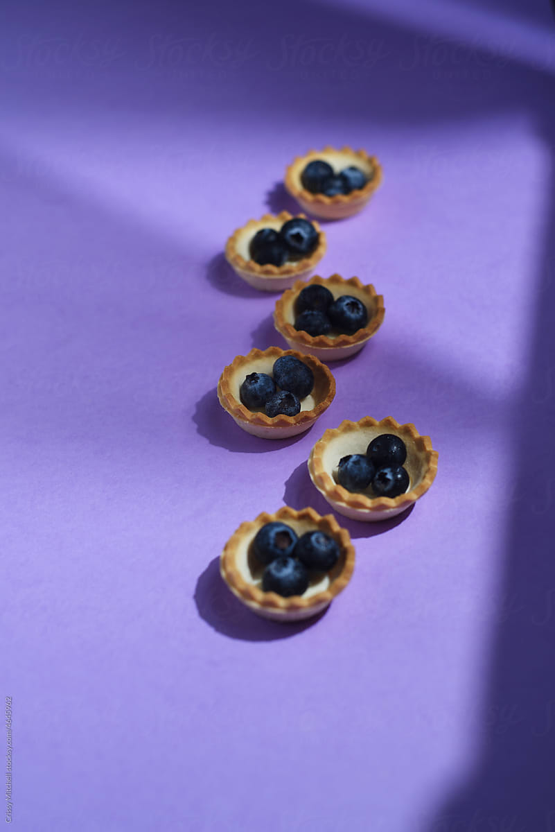 mini tart shells with berries