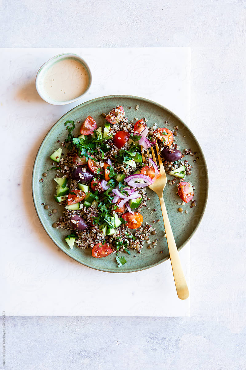 Tomato salad with quinoa and lentil