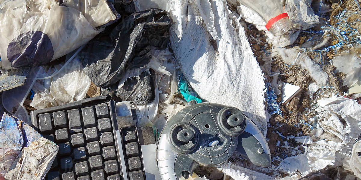 Landfill: Electronic, plastic waste at landfill
