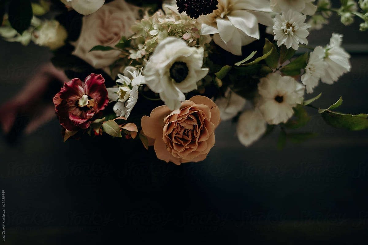 White and peach romantic wedding floral arrangement
