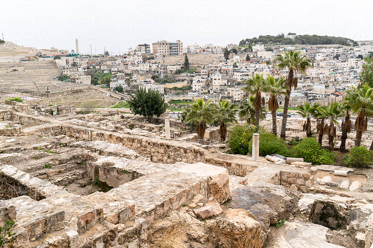 View of the old city in Jerusalem from the Southern Steps in Tem