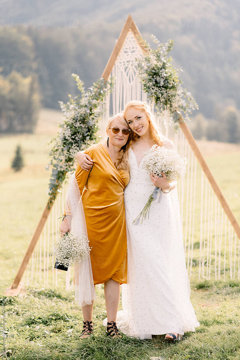 portrait of mom and daughter at wedding ceremony