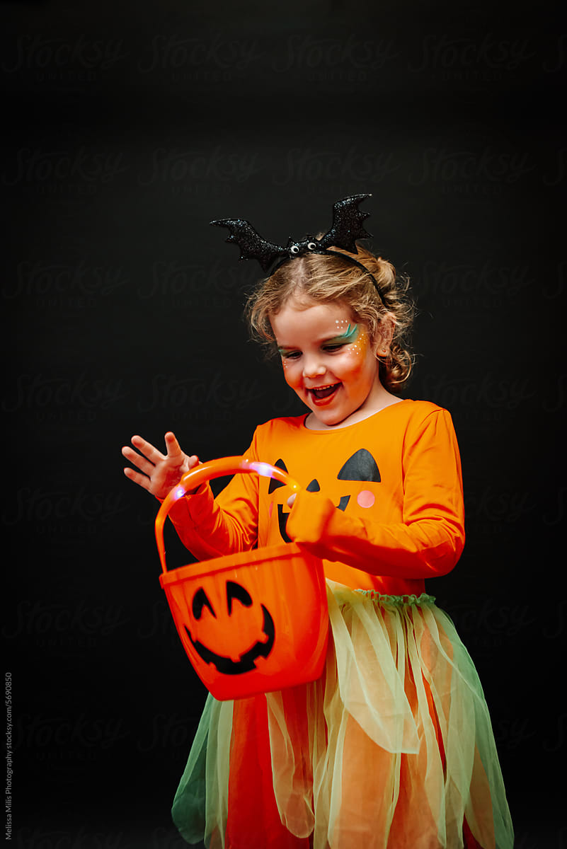 Little girl ready for trick-or-treating on Halloween