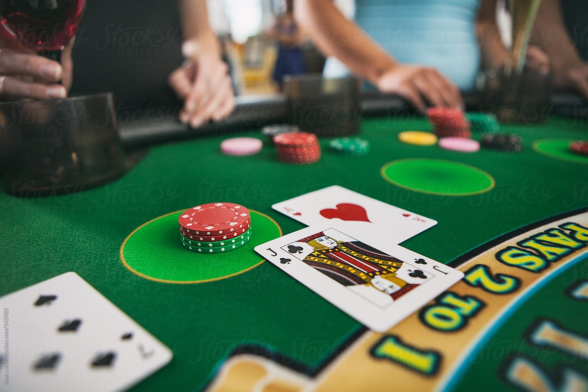 Casino: Woman Gets Dealt Blackjack In Lucky Hand