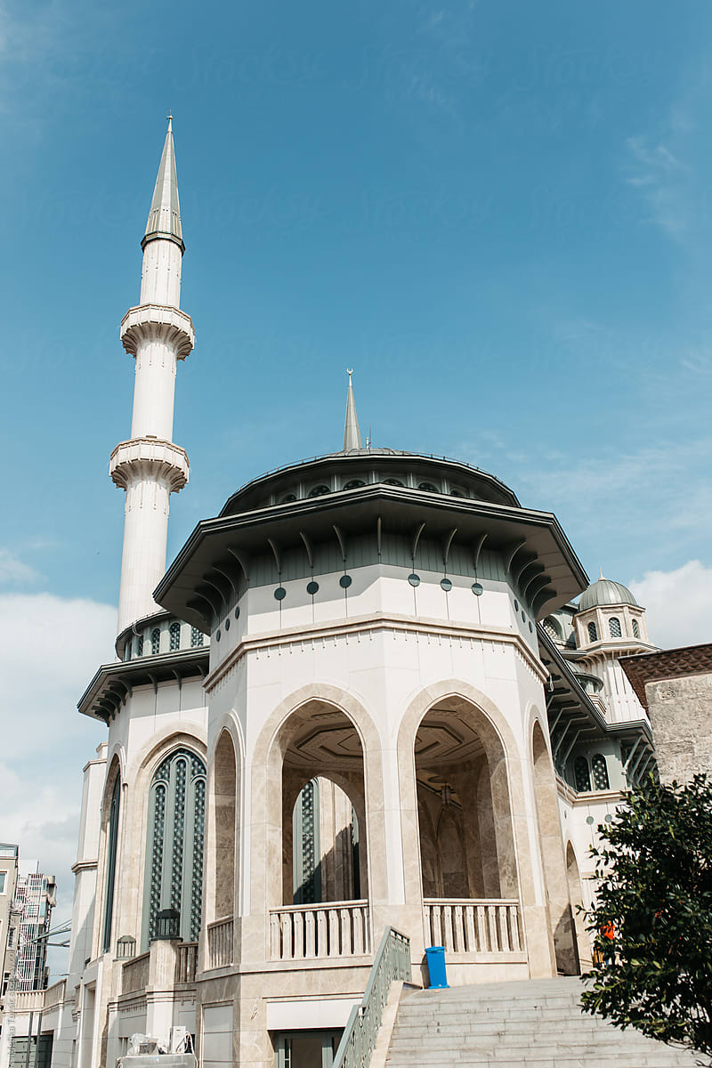 Entrance to the Taaksimmosque in Istanbul