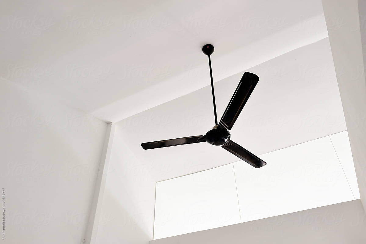 Ceiling fan in a modern vaulted ceiling