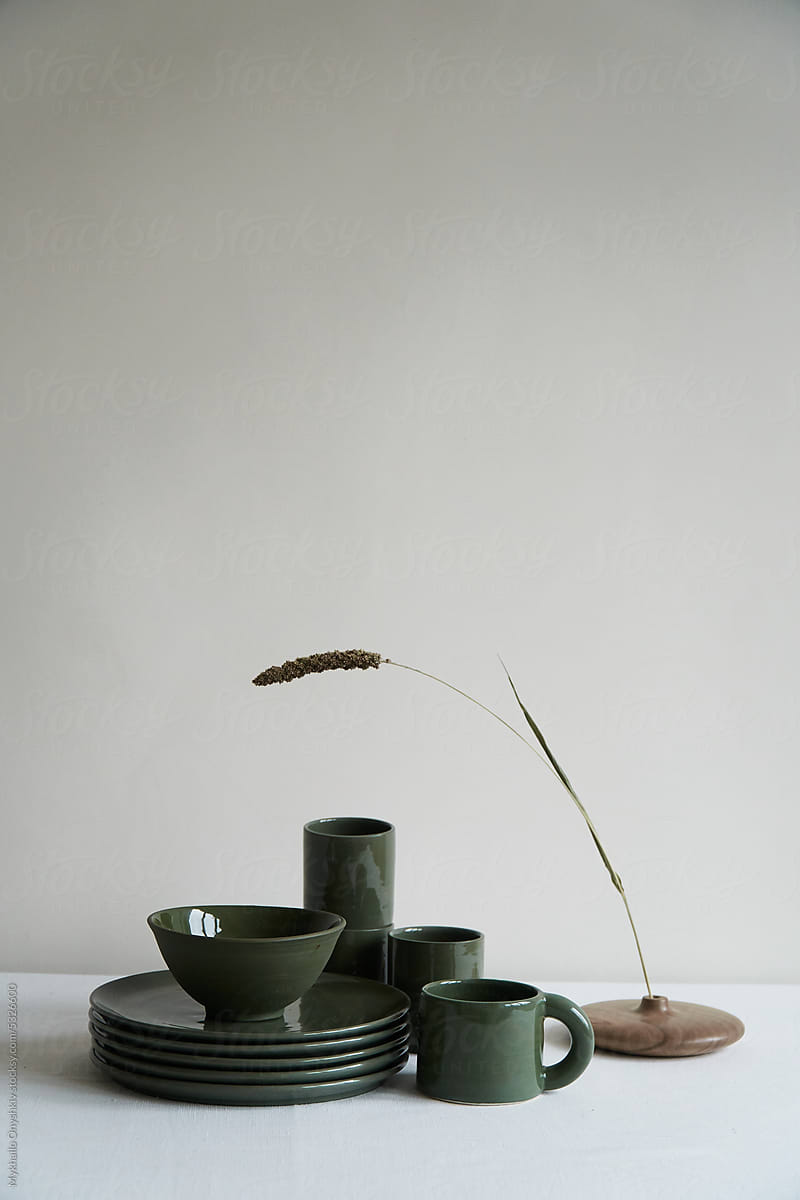 Botanical Accent in Modern Ceramic Set
