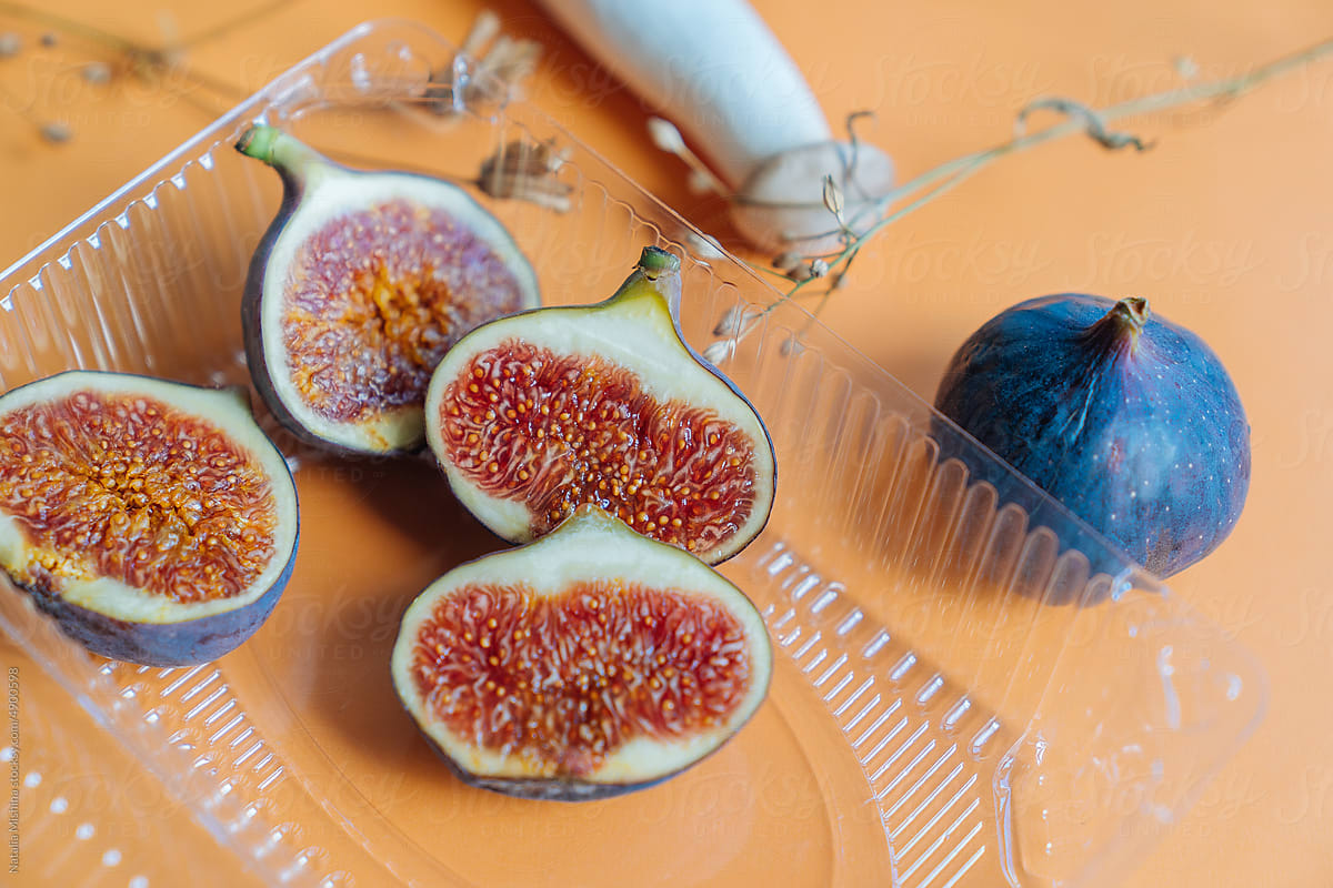 Fig fruit halves in a plastic container.