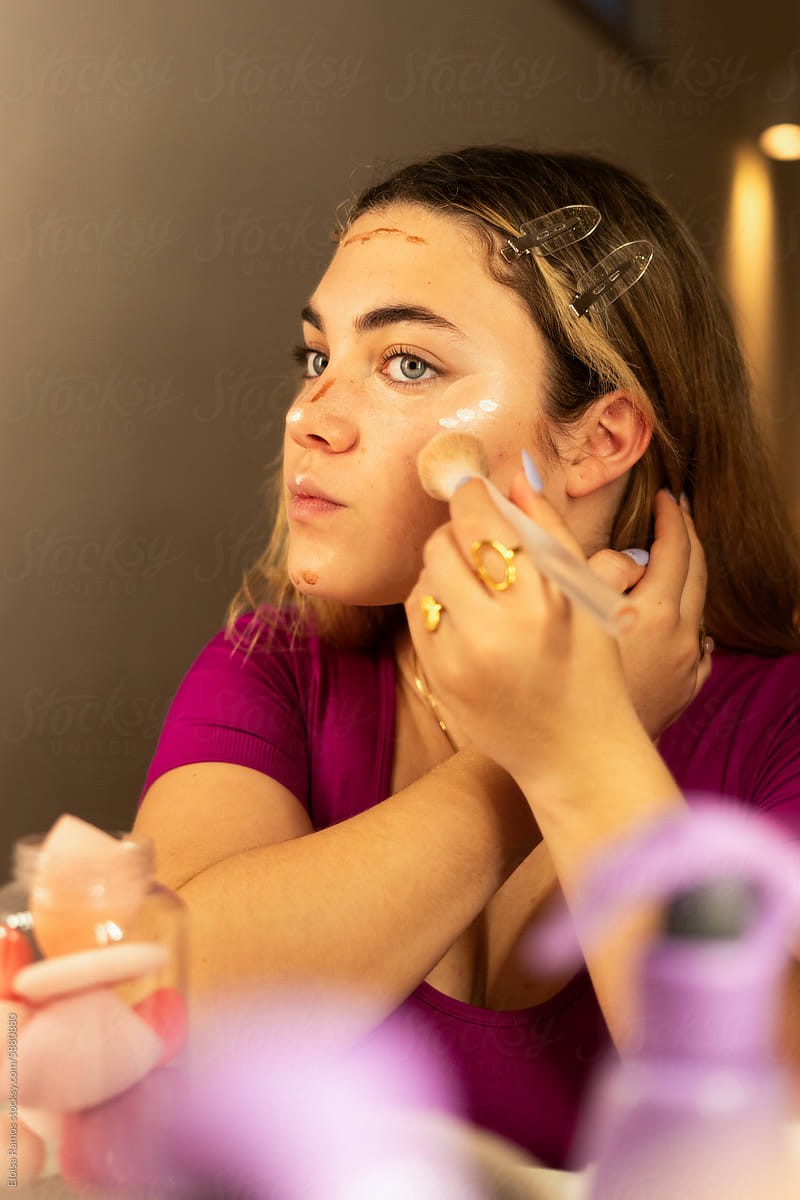 woman applying contouring makeup