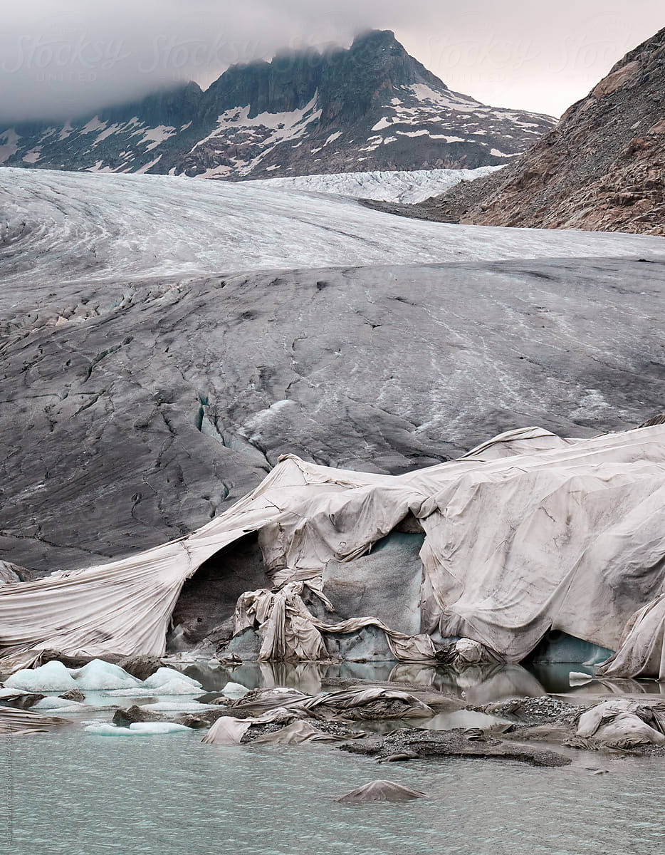Insulation protects melting Alps glacier from global warming effects