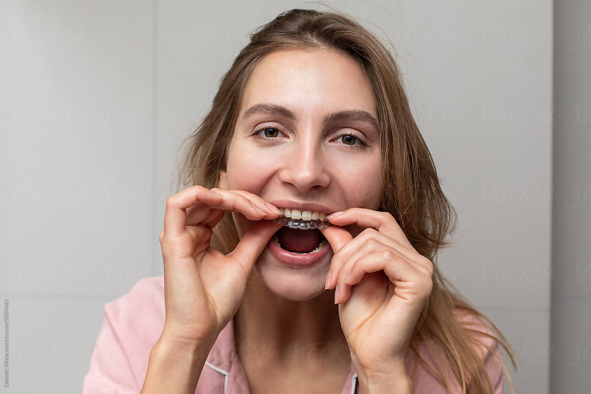 Dental retainer in hands of woman