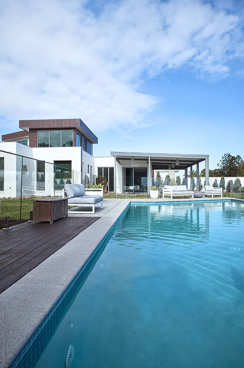 Luxury home in Byron Bay with pool and outdoor entertaining area