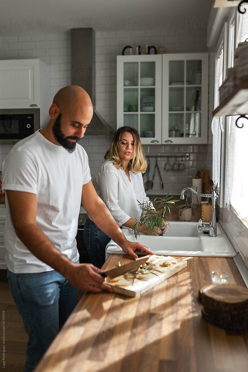 couple preparing dinner at home