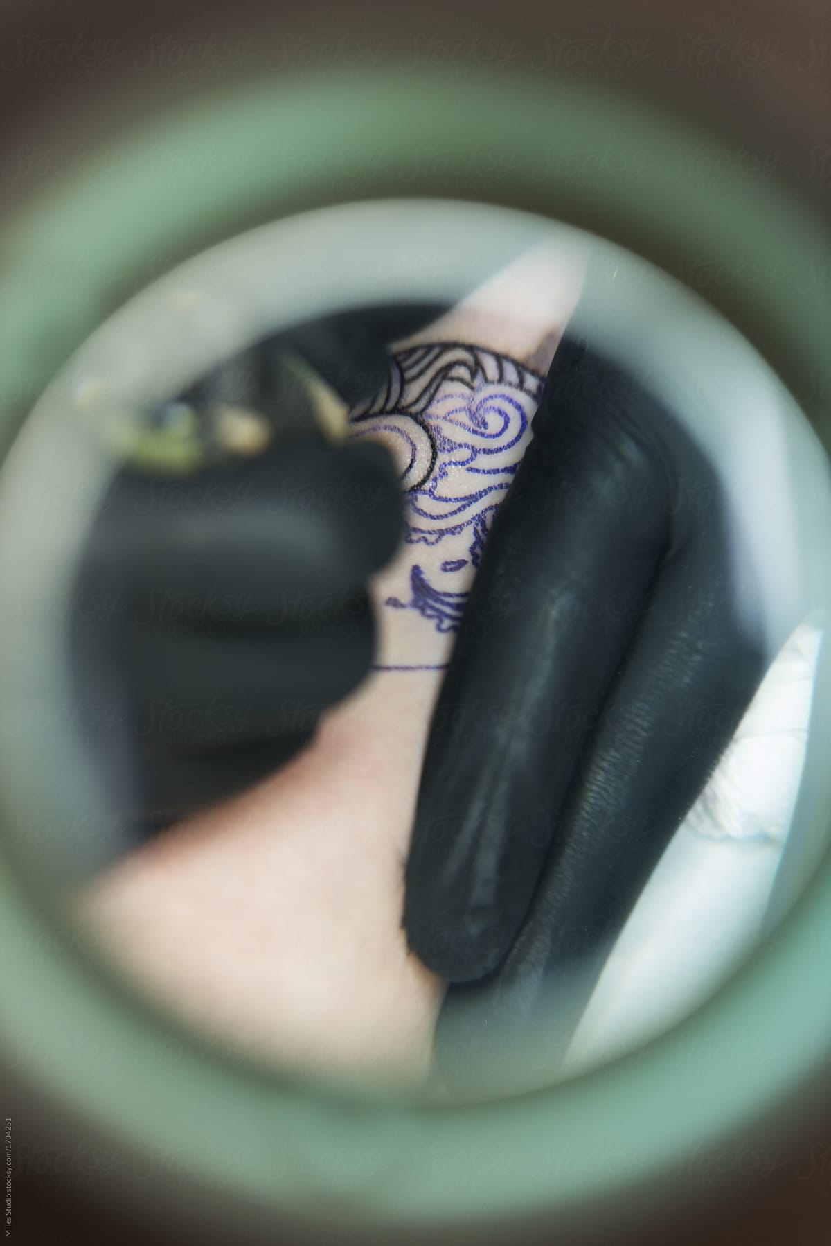 Tattooist making tattoo contour