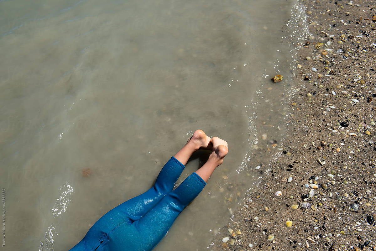Boy\'s bare feet, Quail Island.