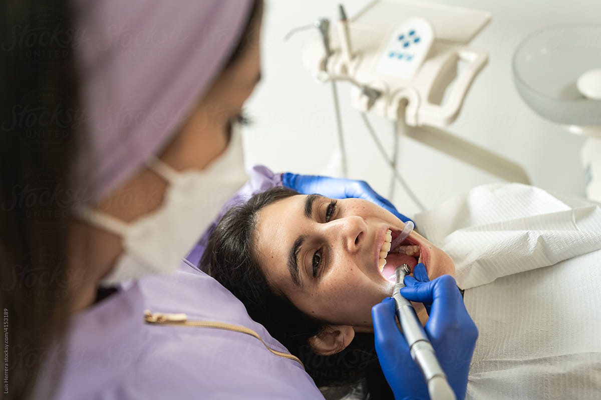 Patient at the dentist having a dentar intervention