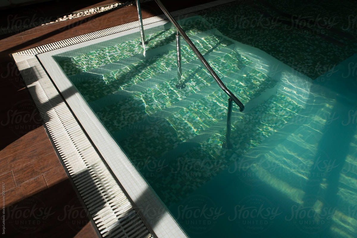 green swimming pool composition