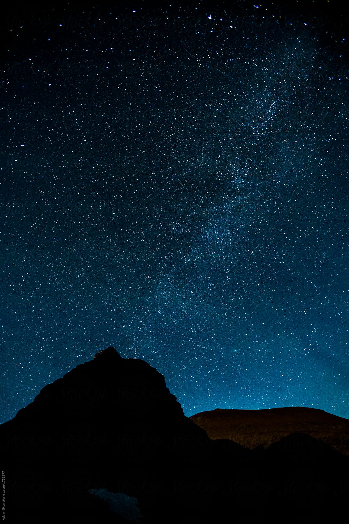 Night Sky In Glacier National Park Del Colaborador De Stocksy Adam