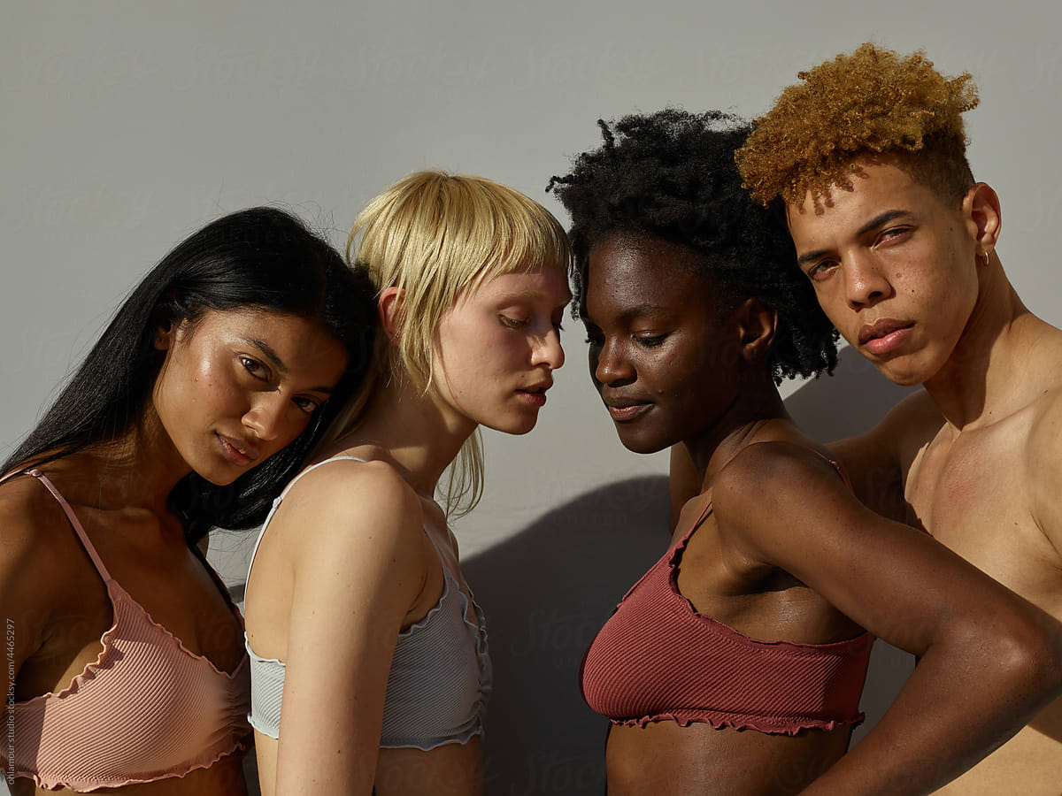 Different skin tones group portraits  body positivity - natural hair