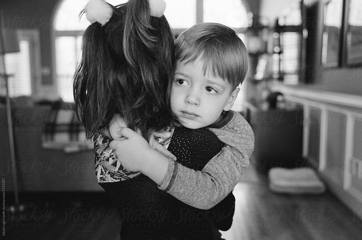Big Sister Hugging Her Little Brother Del Colaborador De Stocksy Jakob Lagerstedt Stocksy